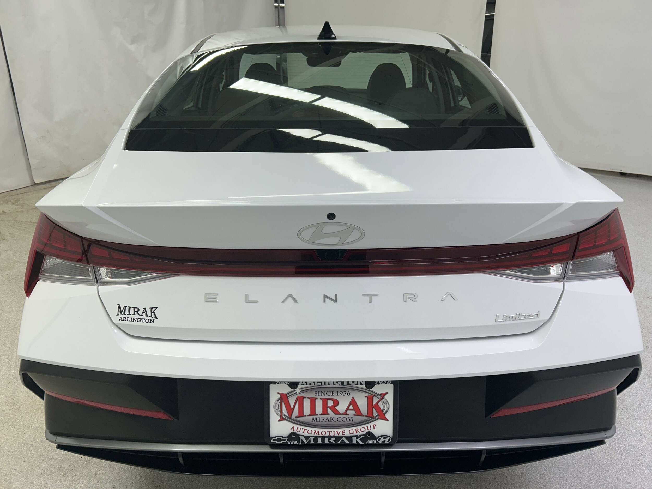 2025 Hyundai Elantra Limited photo 4