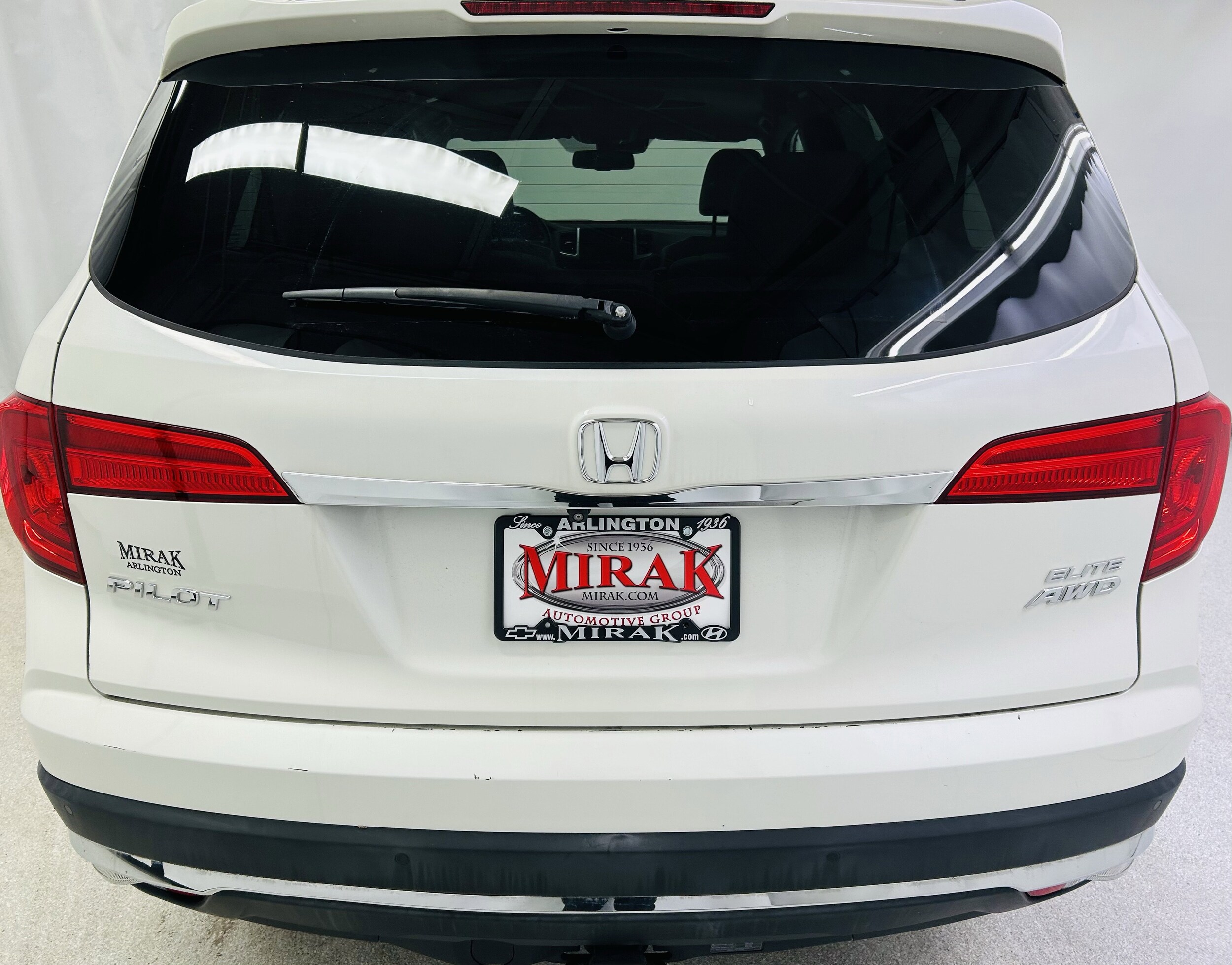 2016 Honda Pilot Elite photo 3