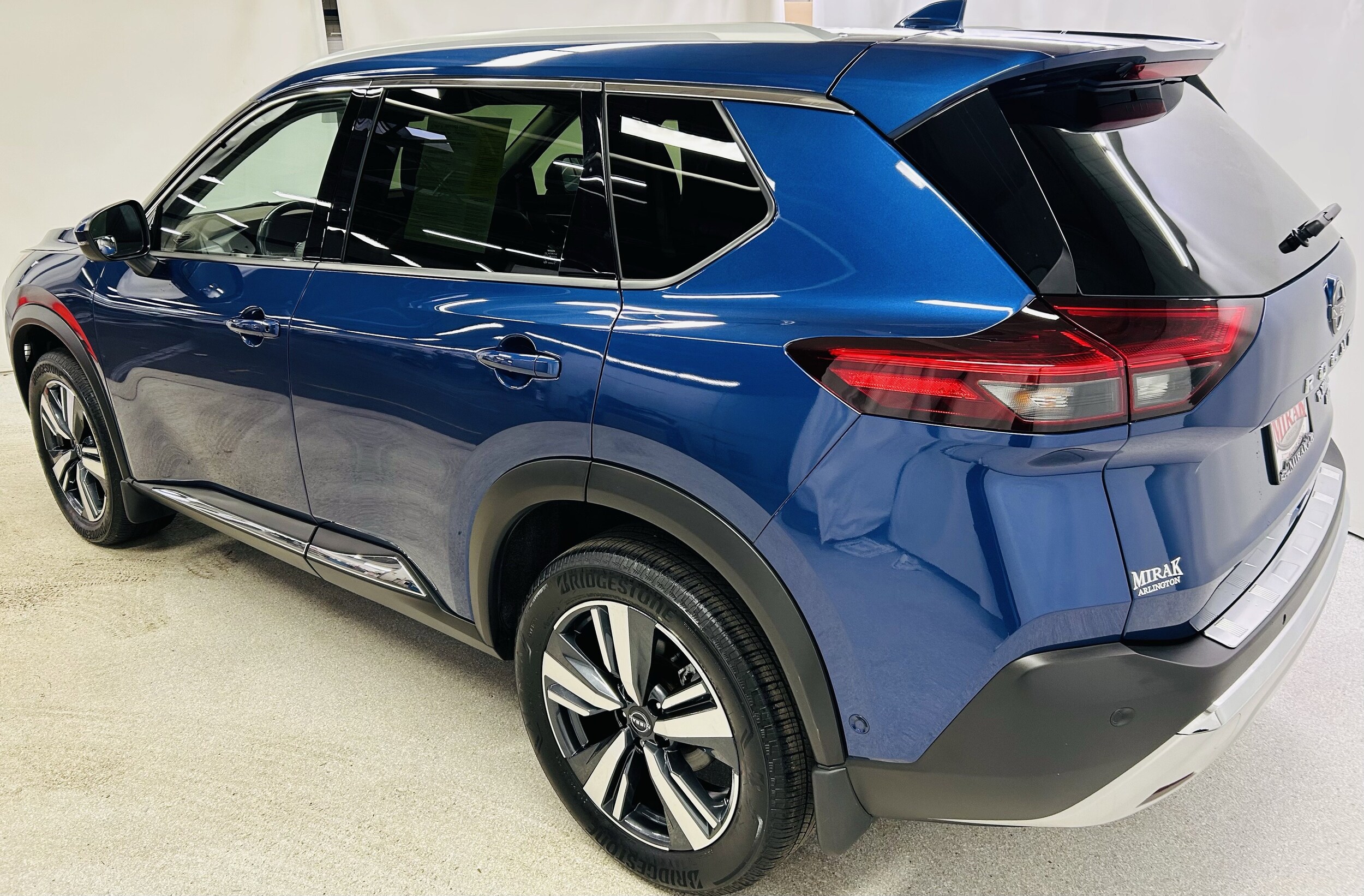 2023 Nissan Rogue Platinum photo 2