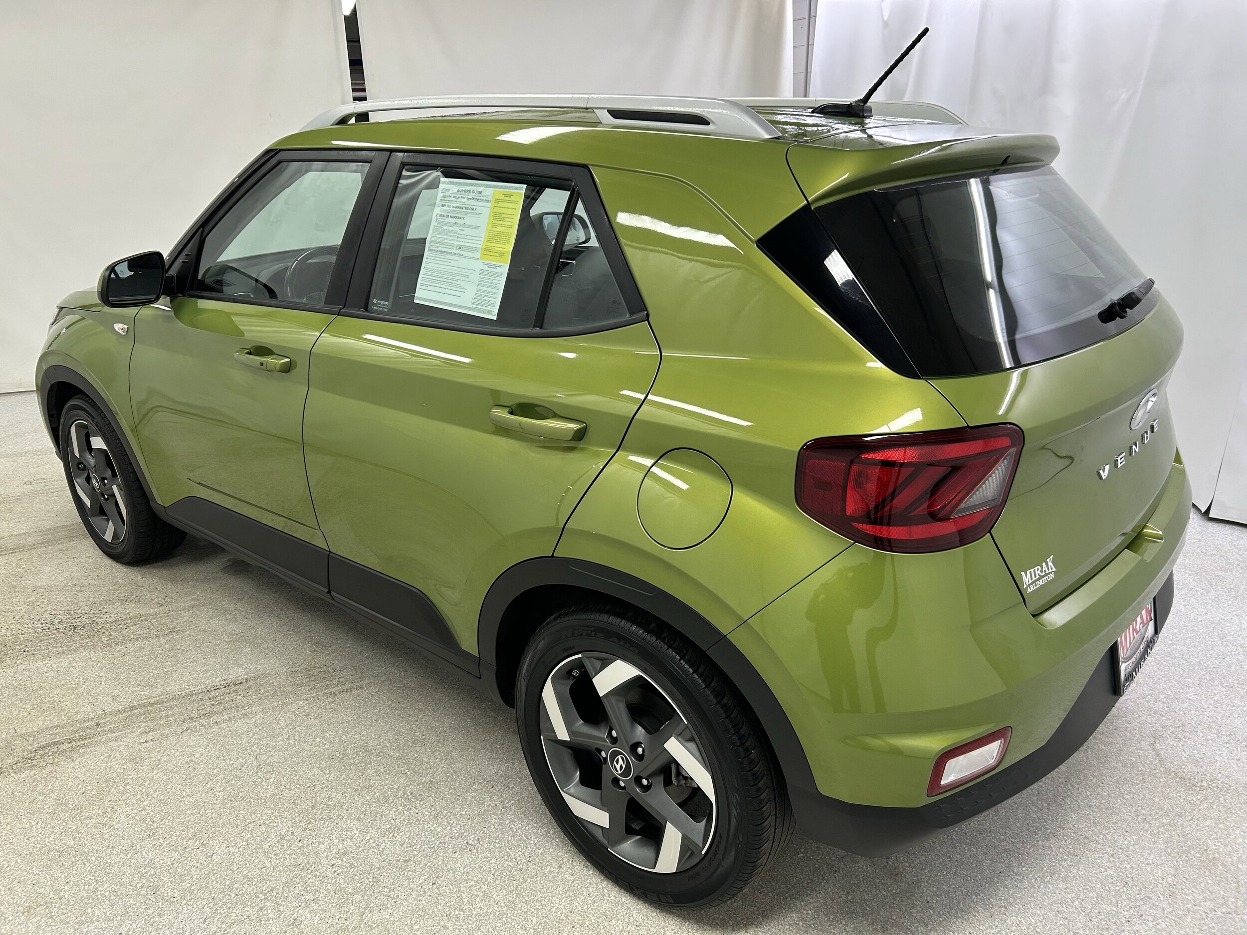 2024 Hyundai Venue SEL photo 2