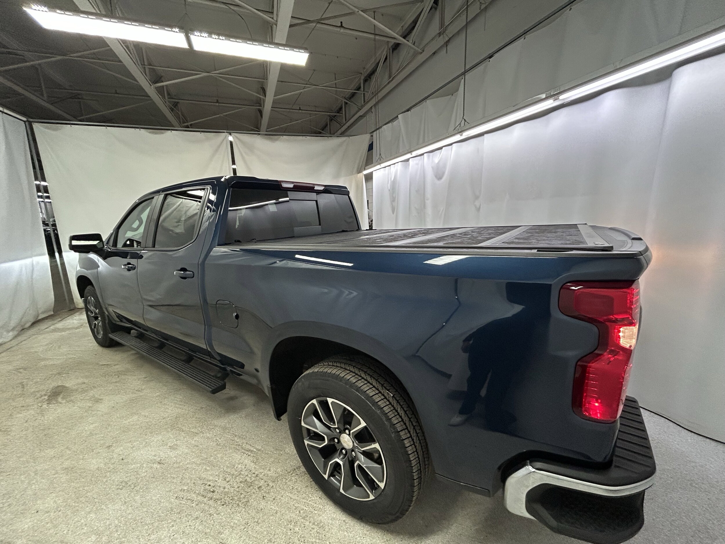 2023 Chevrolet Silverado 1500 photo 3