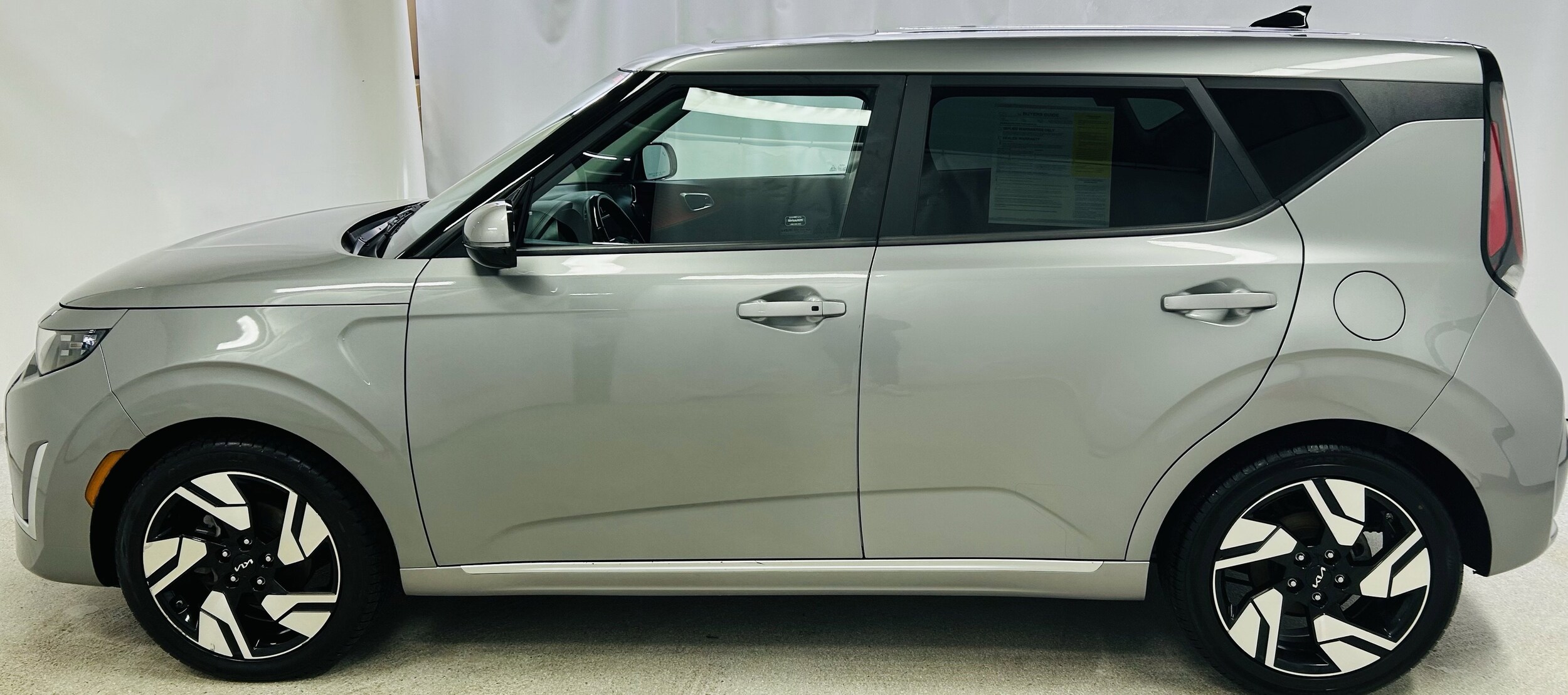 2023 Kia Soul GT-Line photo 2