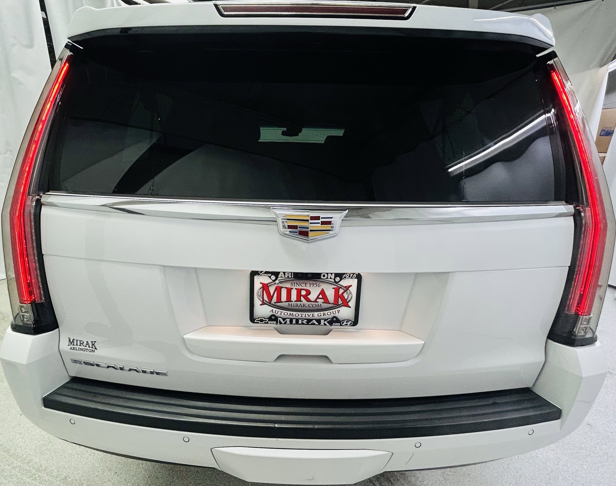 2020 Cadillac Escalade ESV Platinum photo 3