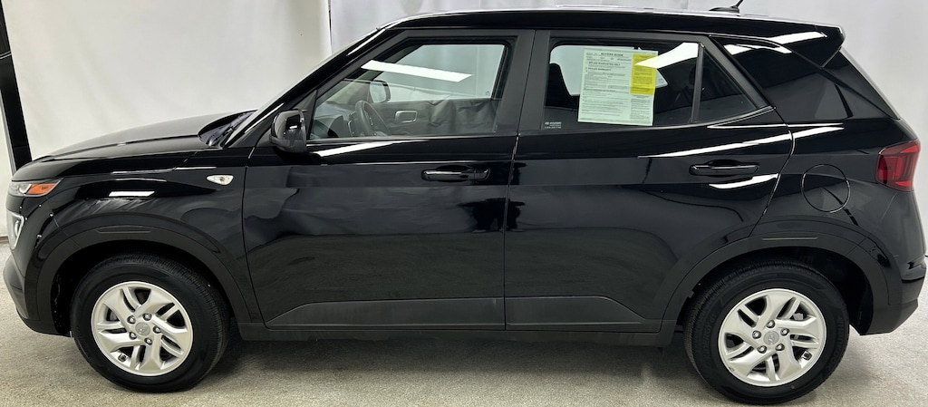 Used 2023 Hyundai Venue SE SUV