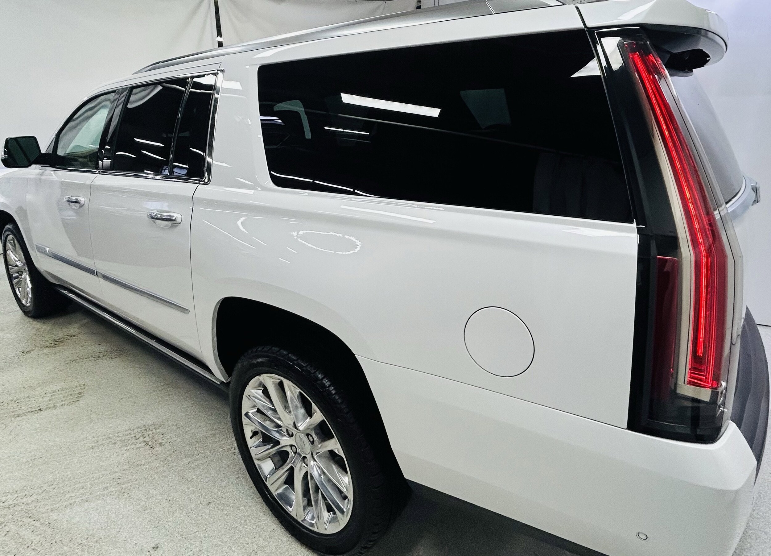 2020 Cadillac Escalade ESV Platinum photo 2