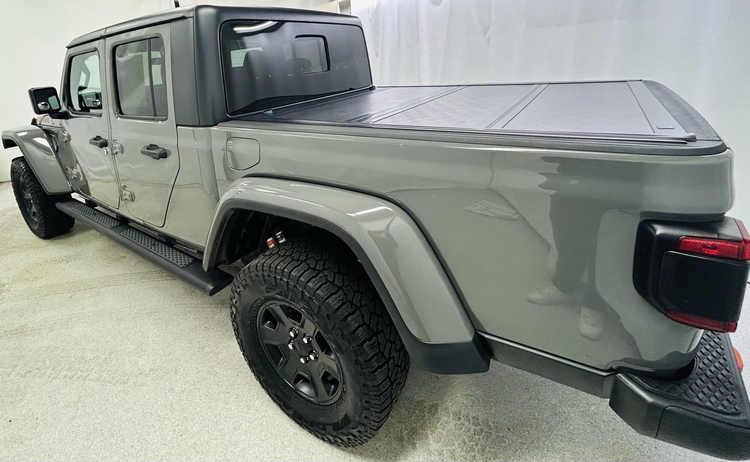 2021 Jeep Gladiator Mojave photo 2