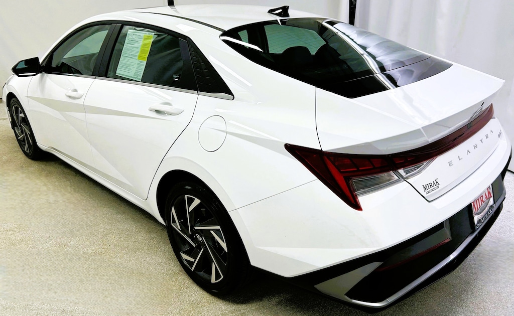 Certified 2025 Hyundai Elantra Limited Sedan