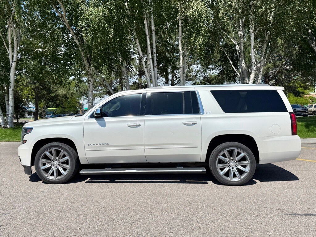 2015 Chevrolet Suburban 1500 LTZ photo 2