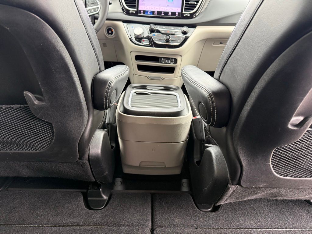 2023 Chrysler Pacifica Touring L - Photo 22