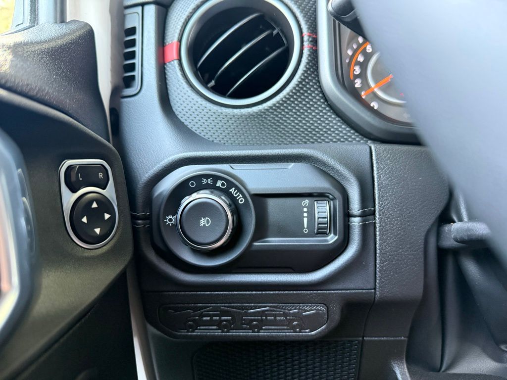 2025 Jeep Wrangler 4-Door Rubicon - Photo 25