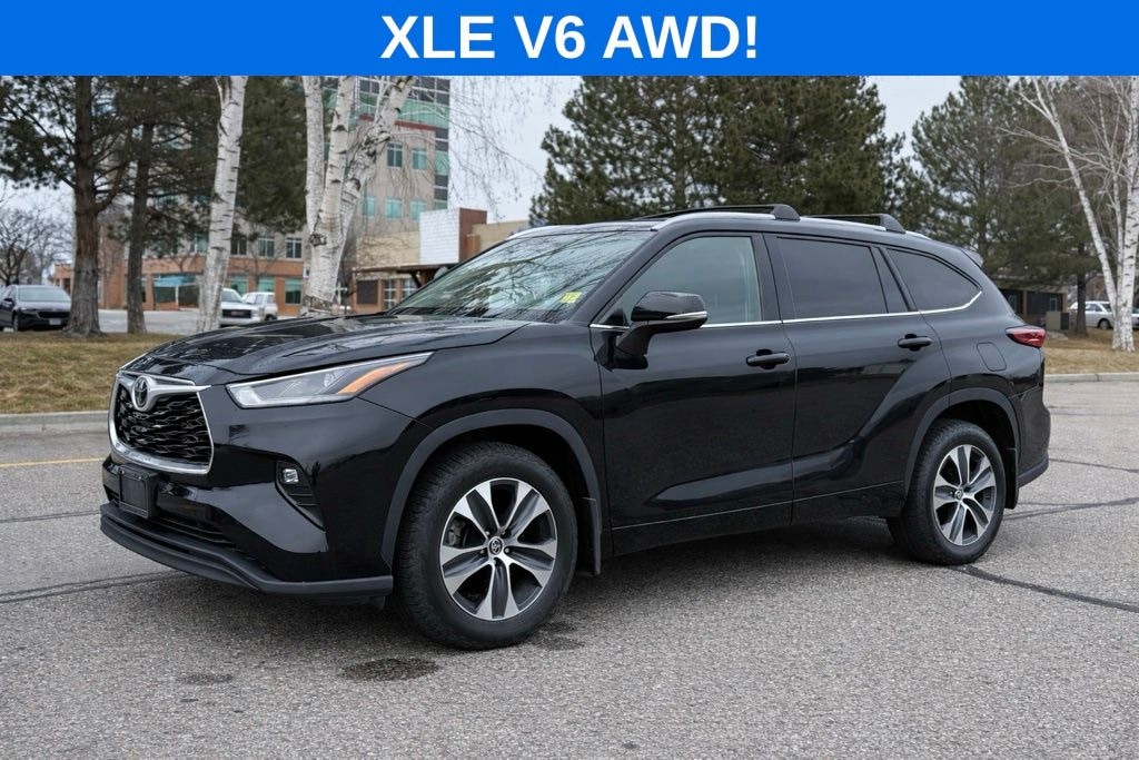Used 2022 Toyota Highlander XLE 8 Passenger AWD SUV