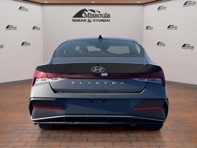 2025 Hyundai Elantra SEL Convenience photo 4