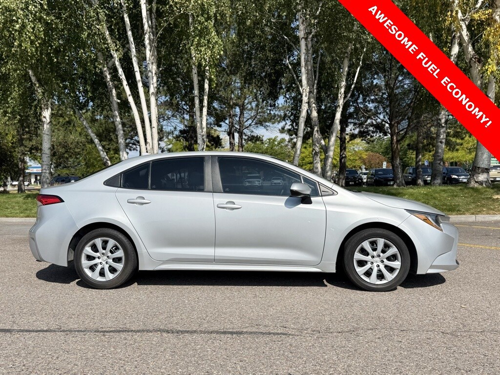 2021 Toyota Corolla LE photo 3