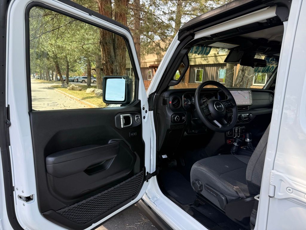 2025 Jeep Wrangler 4-Door Rubicon - Photo 12