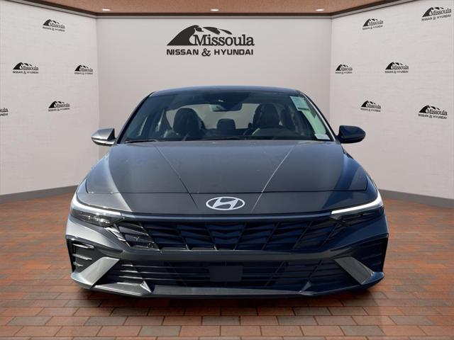 2025 Hyundai Elantra SEL Convenience photo 3