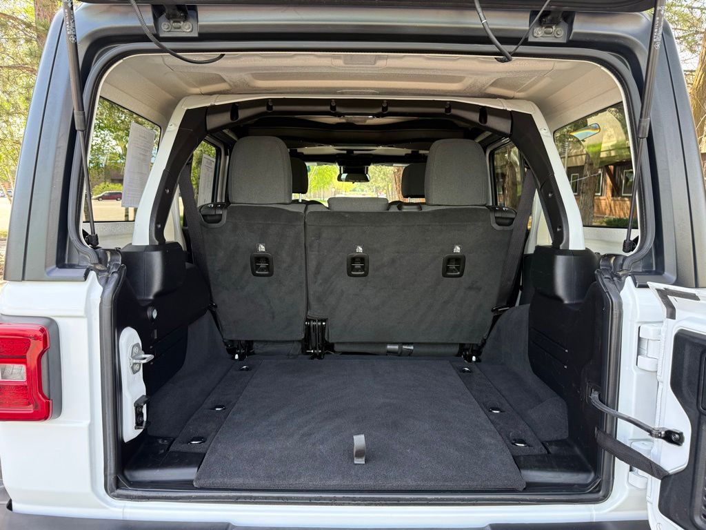2025 Jeep Wrangler 4-Door Rubicon - Photo 36