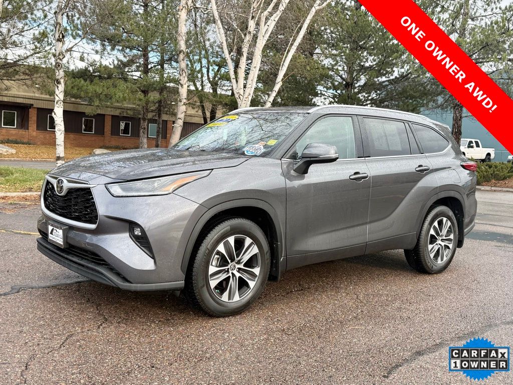 2021 Toyota Highlander XLE's photo