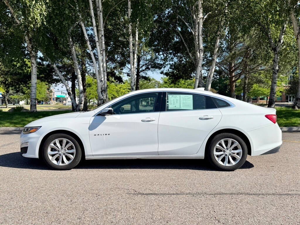 2024 Chevrolet Malibu 1LT photo 2