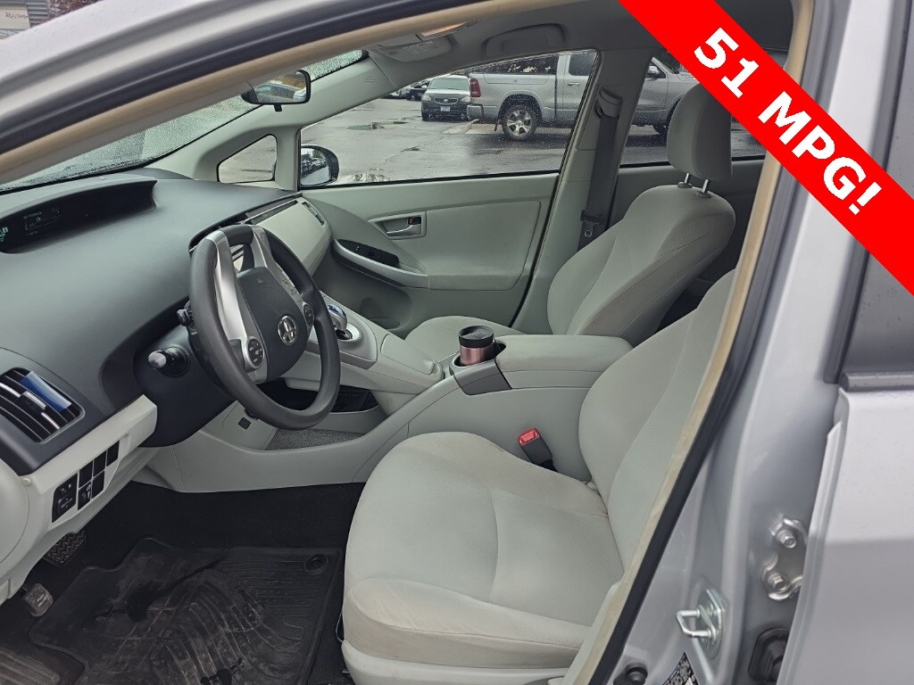 2013 Toyota Prius Two photo 2