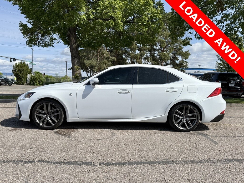 2017 Lexus IS 300 F SPORT AWD photo 3