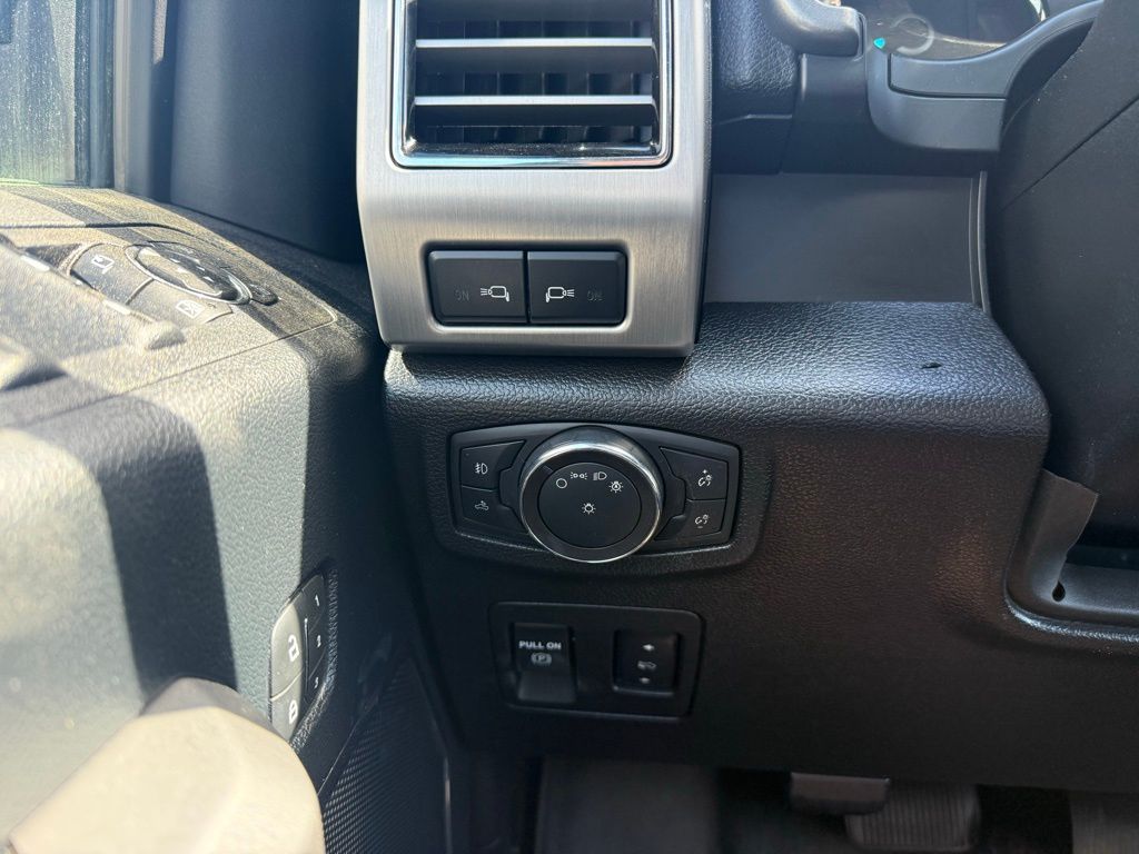 2019 Ford F-150 Platinum - Photo 15