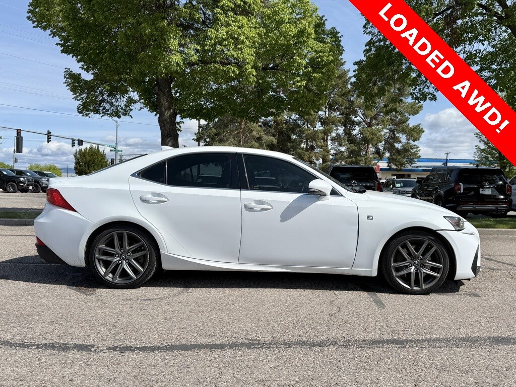 2017 Lexus IS 300 F SPORT AWD photo 4