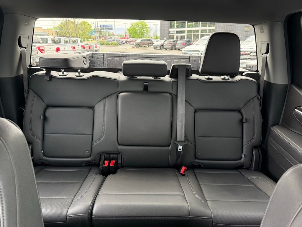 2025 GMC Sierra 1500 SLT - Photo 24