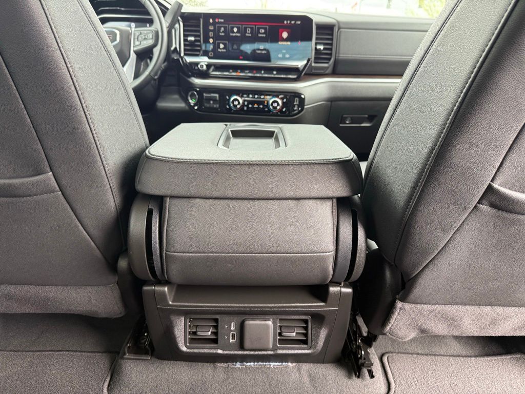 2025 GMC Sierra 1500 SLT - Photo 23