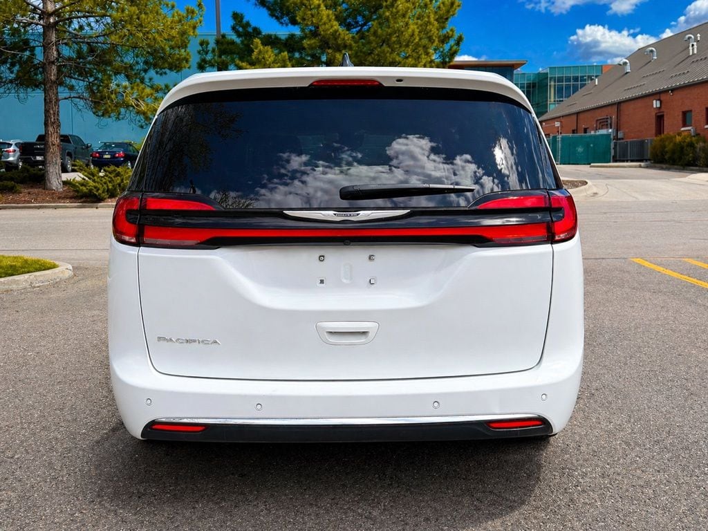2023 Chrysler Pacifica Touring L - Photo 10
