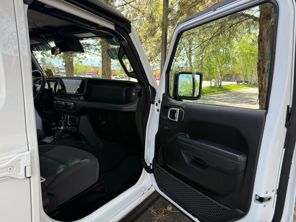 2025 Jeep Wrangler 4-Door Rubicon - Photo 14