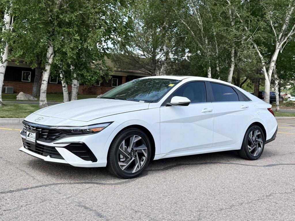 2025 Hyundai Elantra Limited's photo