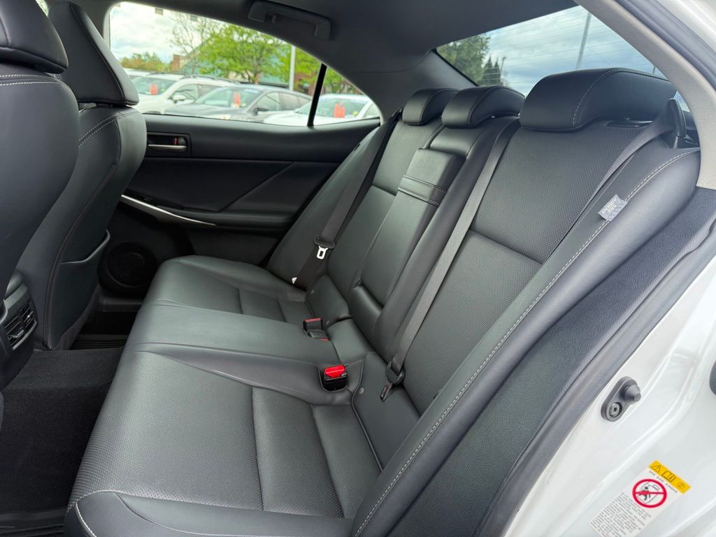 2018 Lexus IS 300 - Photo 17