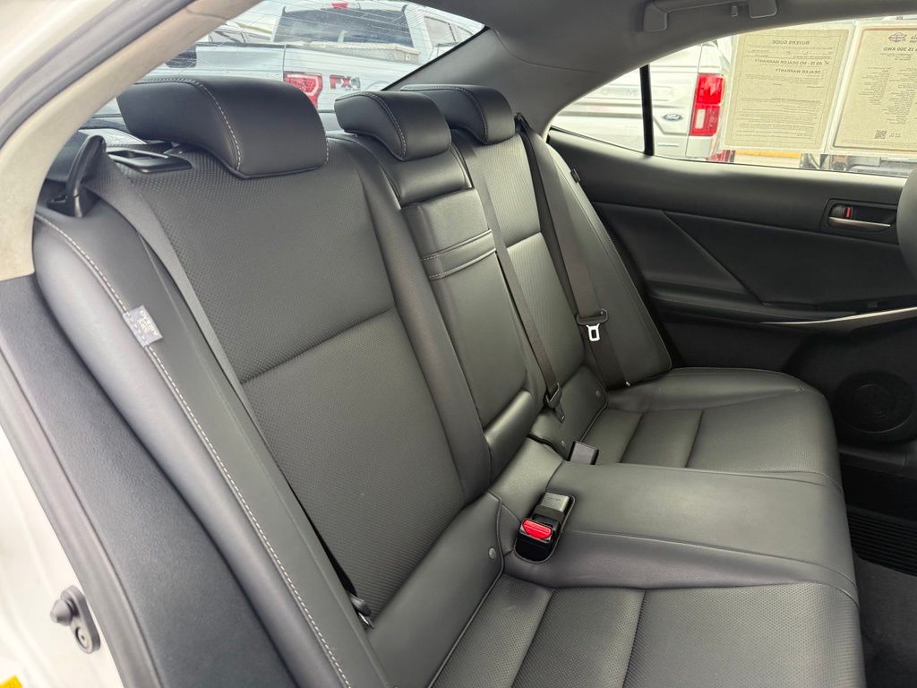 2018 Lexus IS 300 - Photo 19