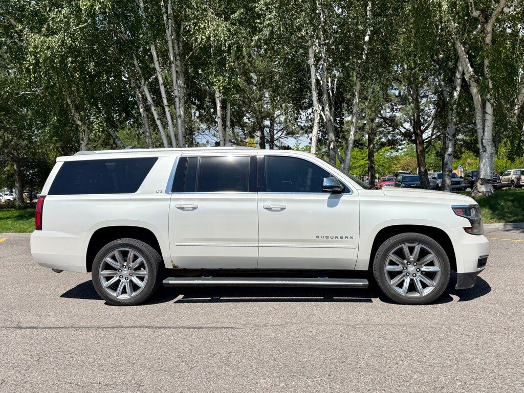 2015 Chevrolet Suburban 1500 LTZ photo 3