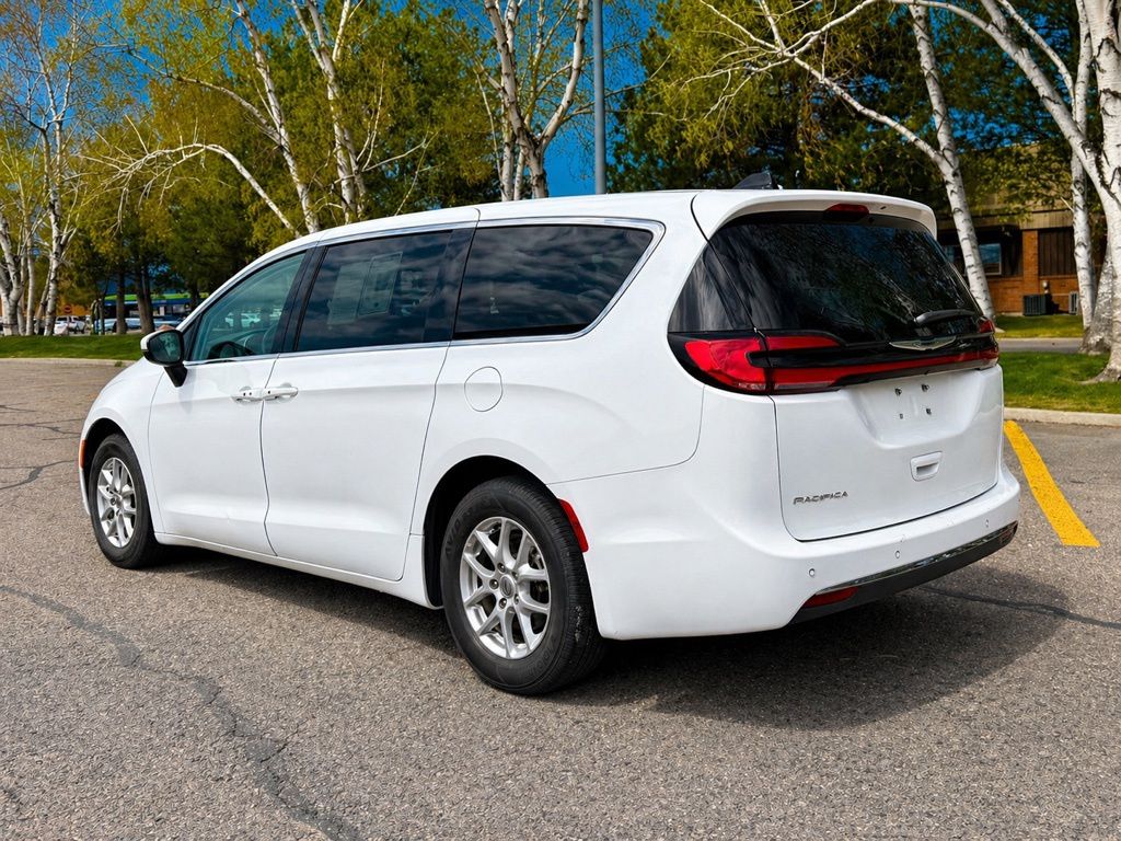 2023 Chrysler Pacifica Touring L - Photo 7