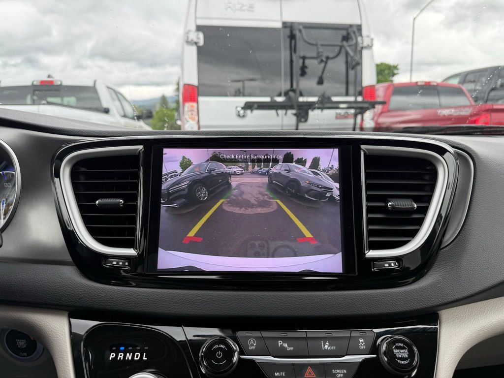 2023 Chrysler Pacifica Touring L - Photo 32