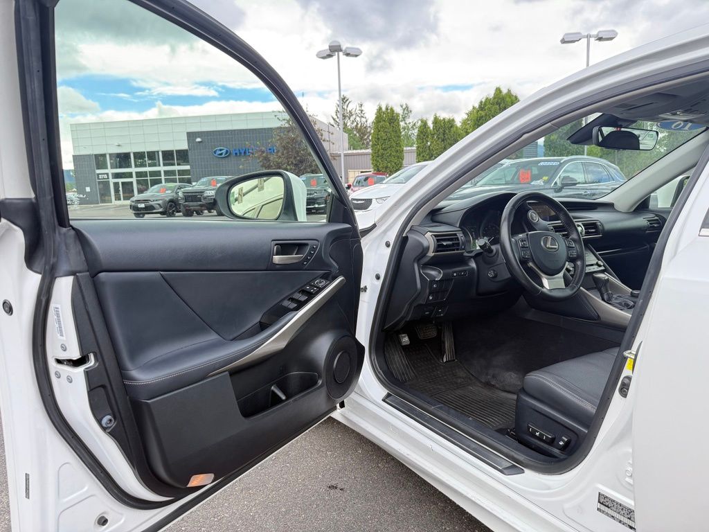 2018 Lexus IS 300 - Photo 12