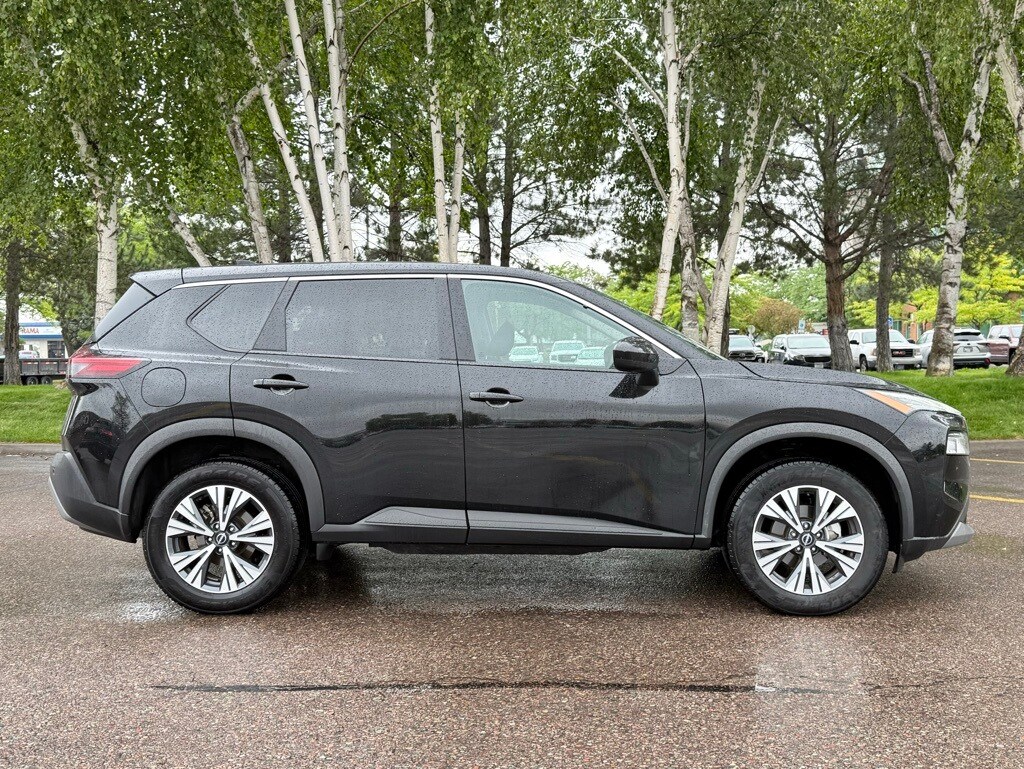 2023 Nissan Rogue SV photo 3