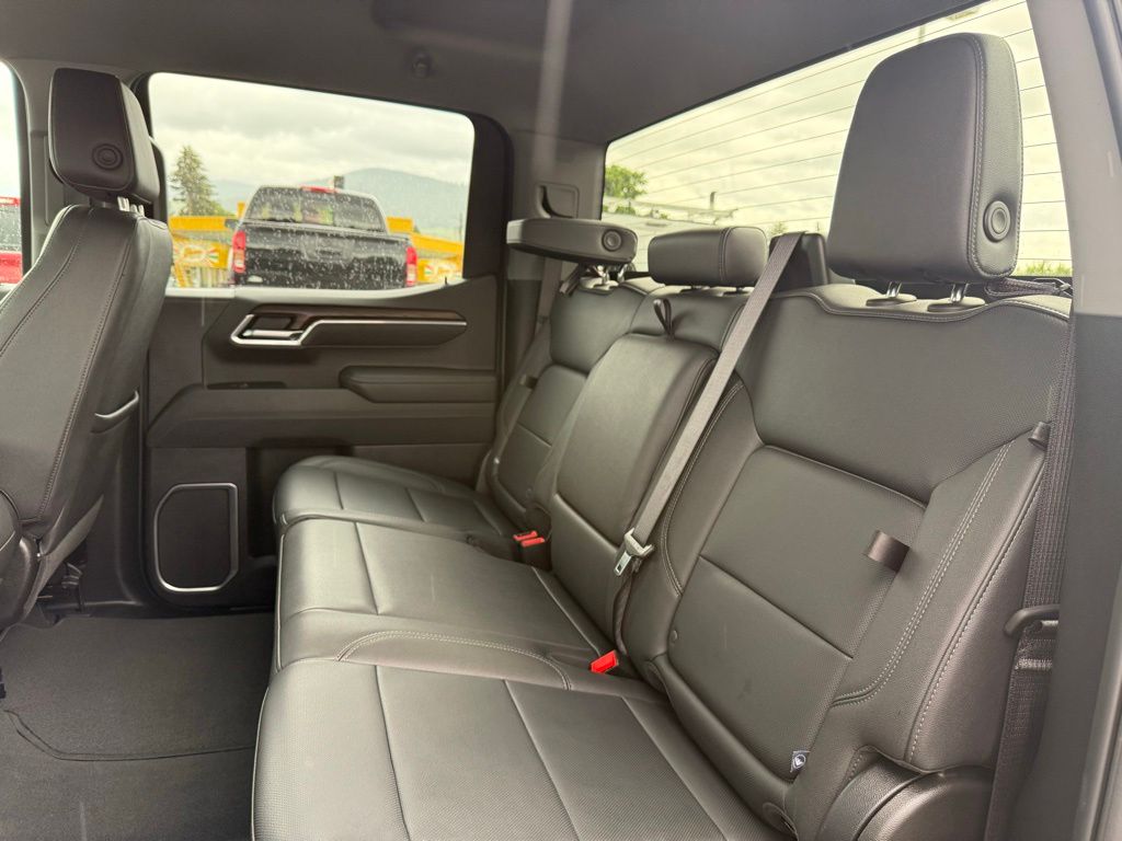 2025 GMC Sierra 1500 SLT - Photo 19