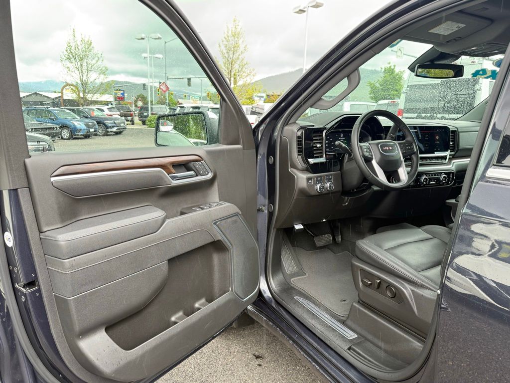 2025 GMC Sierra 1500 SLT - Photo 13