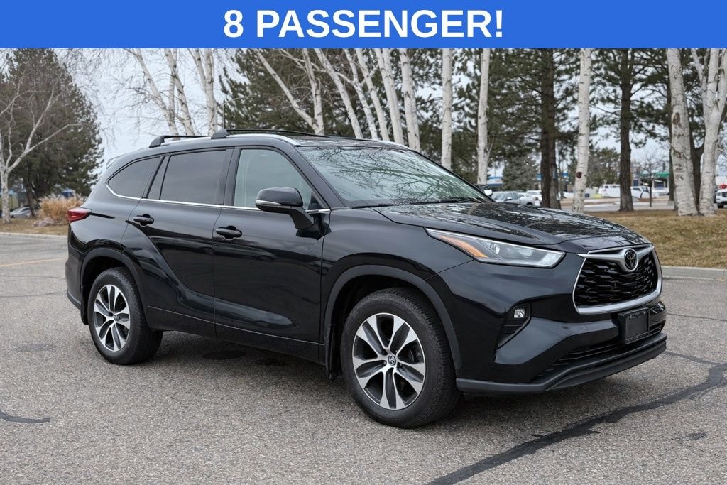 Used 2022 Toyota Highlander XLE 8 Passenger AWD SUV