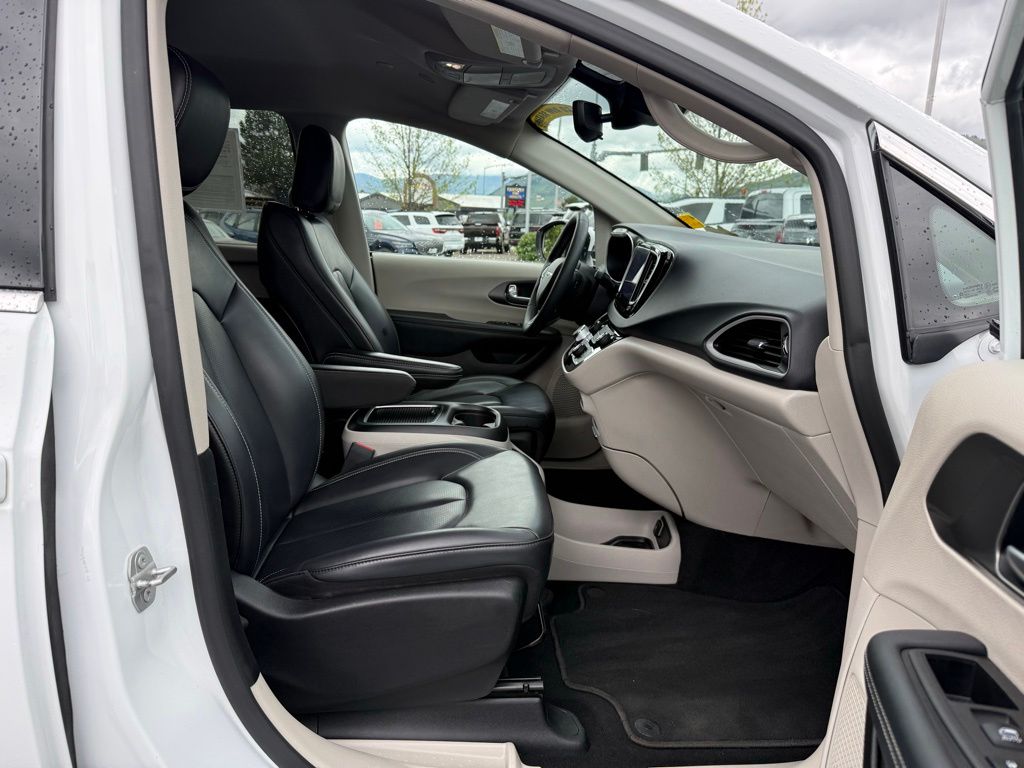 2023 Chrysler Pacifica Touring L - Photo 15