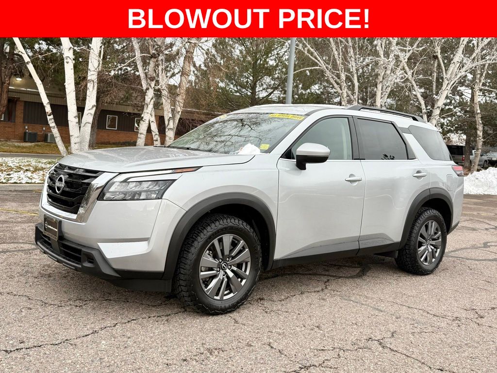 2025 Nissan Pathfinder SV