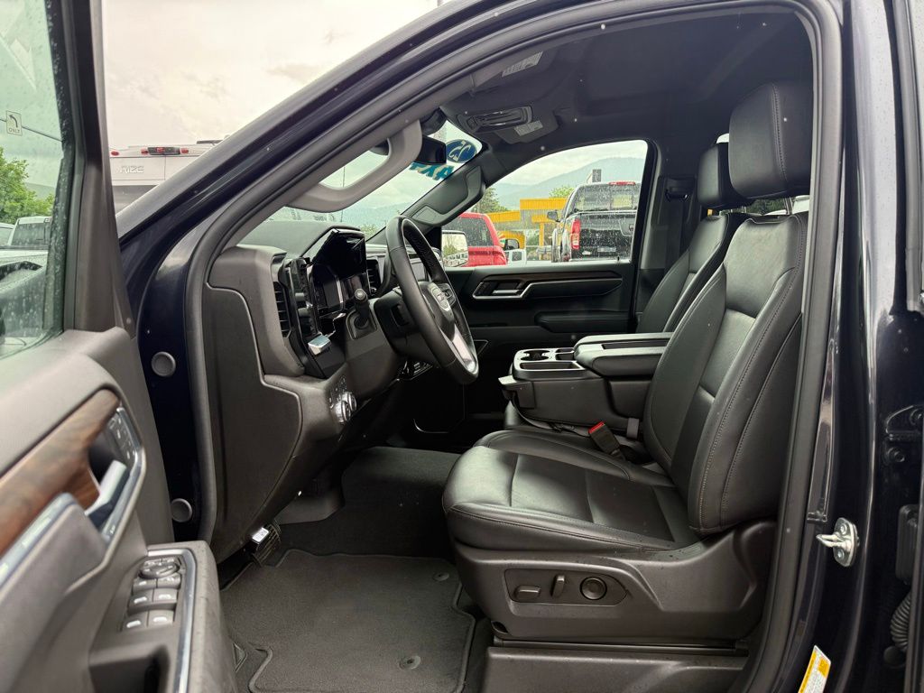 2025 GMC Sierra 1500 SLT - Photo 15