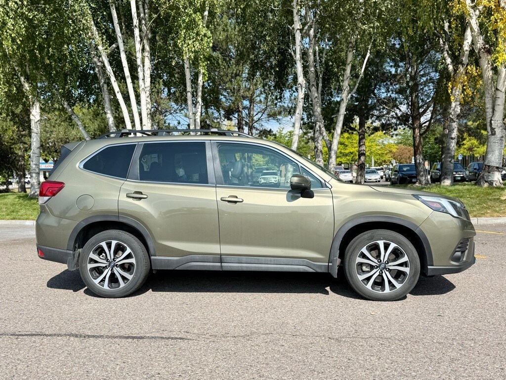 2022 Subaru Forester Limited photo 4