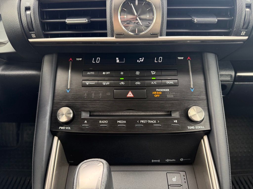 2018 Lexus IS 300 - Photo 32