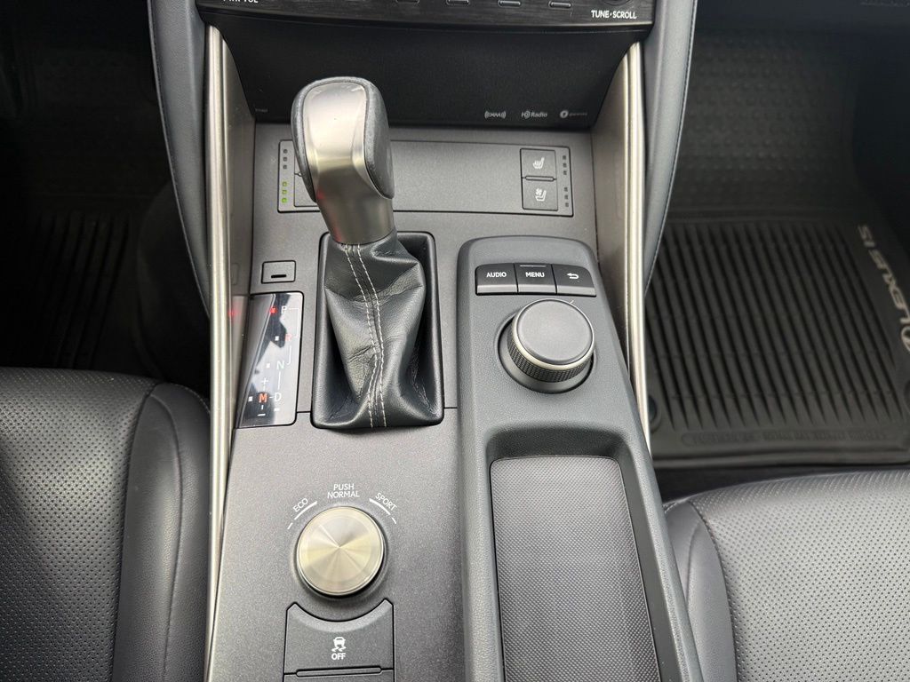 2018 Lexus IS 300 - Photo 33