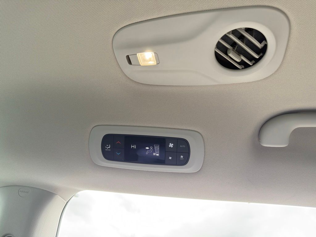 2023 Chrysler Pacifica Touring L - Photo 21