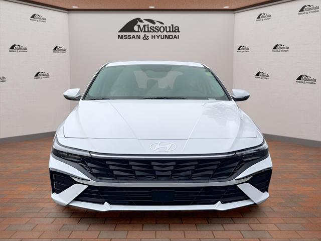 2025 Hyundai Elantra Limited photo 3