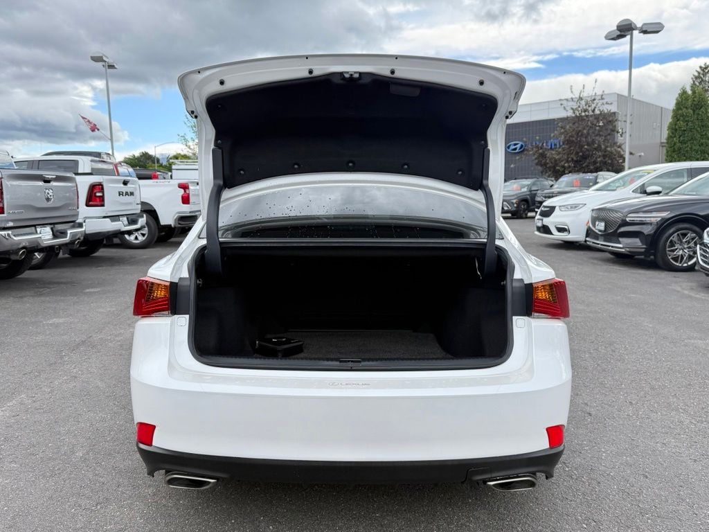 2018 Lexus IS 300 - Photo 39